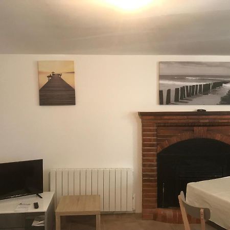 Hebergements Situes A 6 Kms Du Mont Saint Michel Tanis Exteriör bild