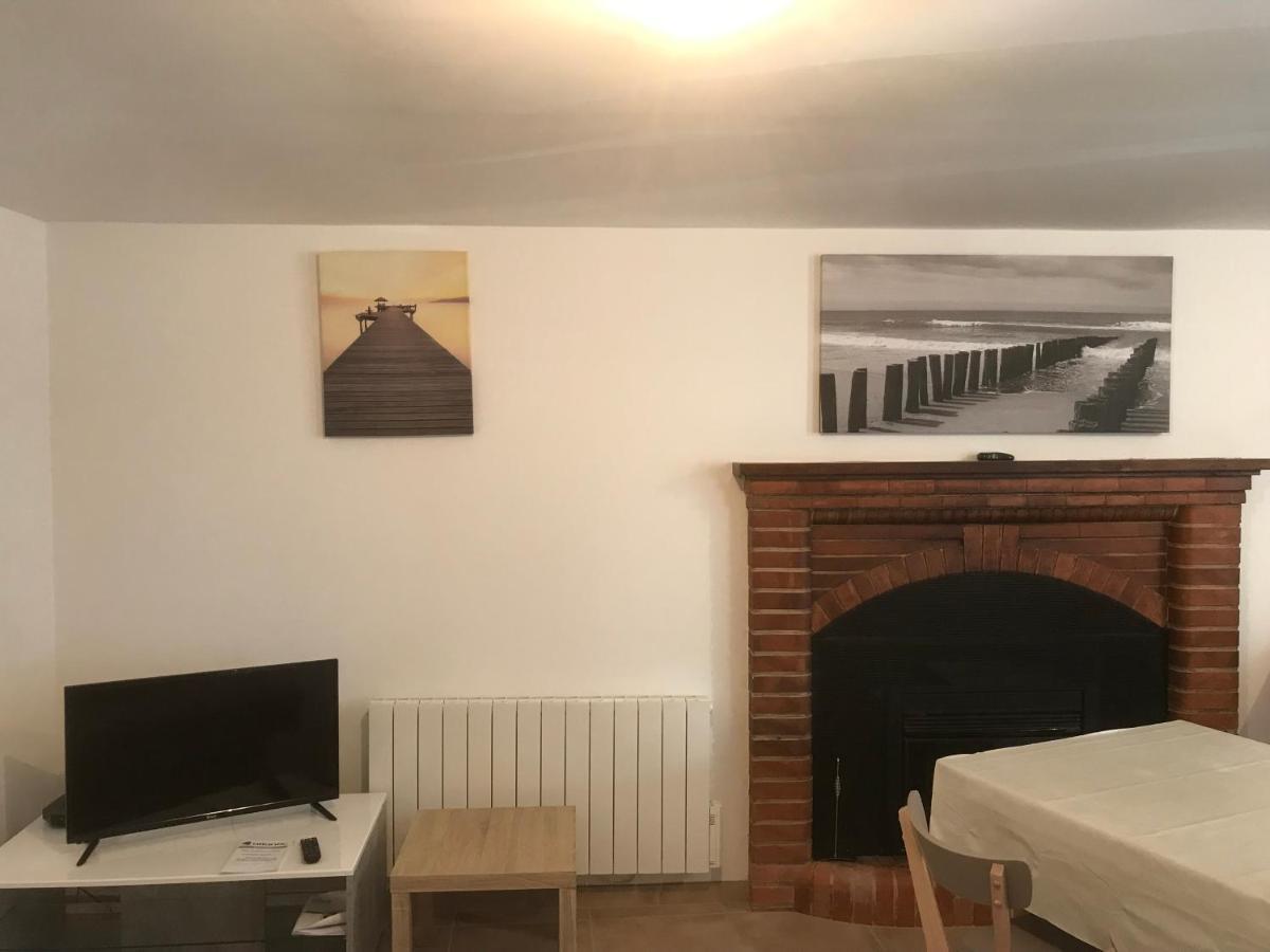 Hebergements Situes A 6 Kms Du Mont Saint Michel Tanis Exteriör bild